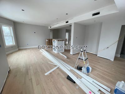 Medford Posh 4 Beds 2 Baths  Tufts - $8,400