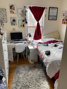Brookline 4 Bed 2 Bath BROOKLINE- BOSTON UNIVERSITY $5,200  Boston University - $5,500 50% Fee