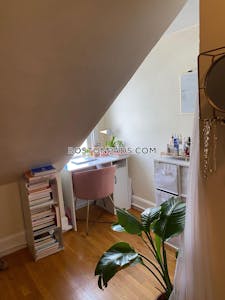 Brookline 4 Bed 2 Bath BROOKLINE- BOSTON UNIVERSITY $5,950  Boston University - $5,500 50% Fee