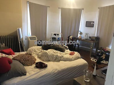 Mission Hill 5 Bed, 2 Bath Unit Boston - $7,795 50% Fee