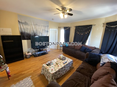 Somerville Awesome 4 bed 2 bath in Somerville!  West Somerville/ Teele Square - $4,400