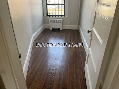 Brookline 2 Bed 1 Bath BROOKLINE  Beaconsfield - $4,400