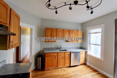 Dorchester 3 Beds 1.5 Baths Boston - $2,950 No Fee