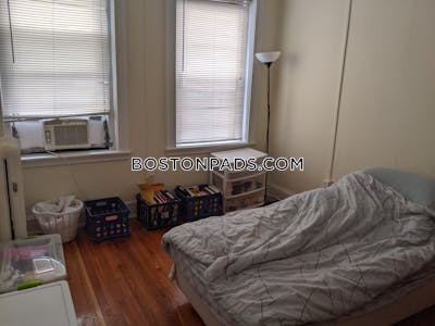 Brookline 1 Bed 1 Bath BROOKLINE- BROOKLINE VILLAGE $2,350  Brookline Village - $2,400