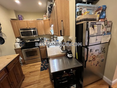 Somerville 2 Bed 1 Bath SOMERVILLE  West Somerville/ Teele Square - $3,100