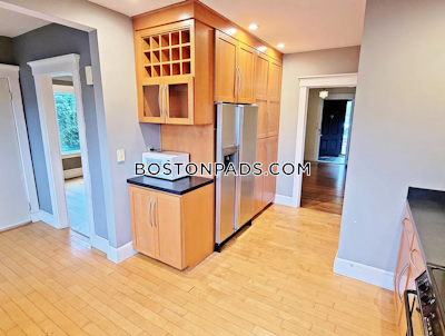 Brookline 3 Bed 1 Bath BROOKLINE- WASHINGTON SQUARE $5,000  Washington Square - $4,600 50% Fee