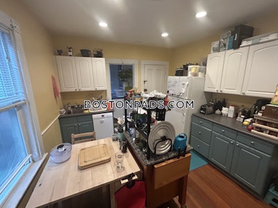 Somerville 2 Bed, 1 Bath Unit  West Somerville/ Teele Square - $3,000 No Fee
