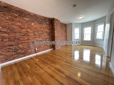 Somerville Winter Hill 2BD/1BA Apartment  Winter Hill - $3,100 50% Fee