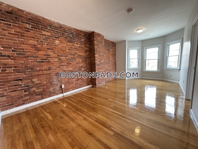 Somerville Winter Hill 2BD/1BA Apartment  Winter Hill - $3,100 50% Fee