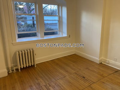 Malden Great studio, 1 bath available now on Highland Ave in Malden - $1,700