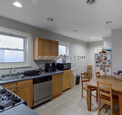 Medford 3 Bed 1 Bath on Bristol Rd in MEDFORD  Tufts - $4,200 No Fee