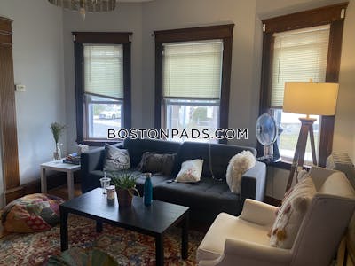 Somerville Beautiful 3 Bed 1 Bath on Hillsdale Rd in Somerville   Tufts - $3,900
