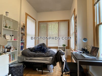 Somerville 5 Beds 1 Bath  Tufts - $5,000