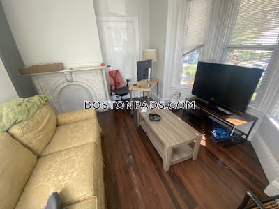Somerville 5 Beds 1 Bath  Tufts - $5,000 No Fee