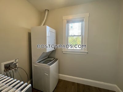 Dorchester Renovated 3 bed 1 bath available 9/1 on Callender St in Dorchester! Boston - $3,095 50% Fee
