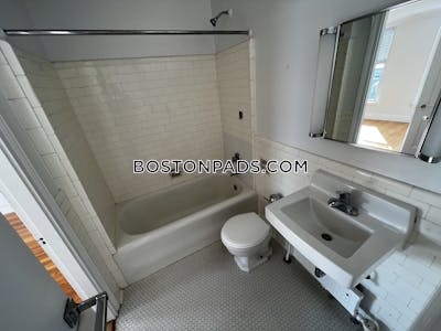 Brookline 1 Bed 1 Bath BROOKLINE- COOLIDGE CORNER $3,050  Coolidge Corner - $3,114