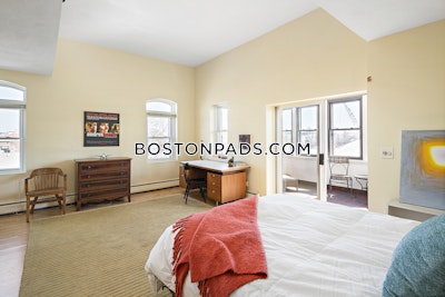 Chelsea Spacious 2 bed, 2 bath available now on Winnisimmet St in Chelsea  - $3,300 No Fee