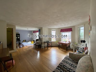Brookline Apartment for rent 2 Bedrooms 1 Bath Beaconsfield - $3,475 No Fee