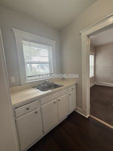 Lynn 1 bedroom 1 baths in LYNN - $1,700 No Fee