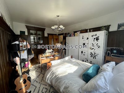 Brookline 5 Beds 2 Baths  Boston University - $7,500